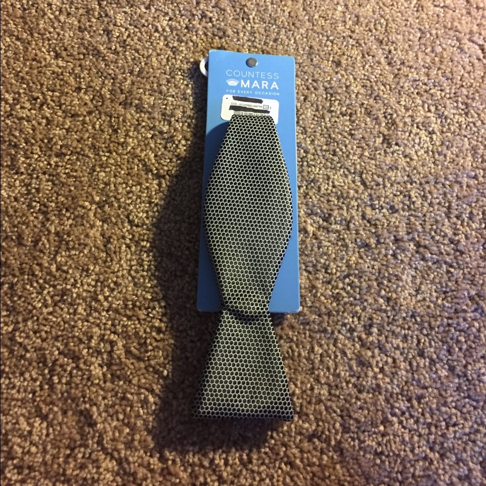 black and‎ white bow tie